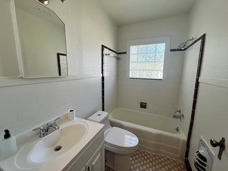 925 Donaldson Ave #925 — Photo 5