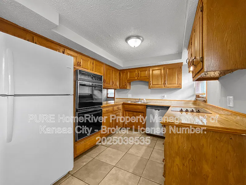 3 bed, 2.0 bath, 1742 sqft, $1,550 — Photo 2