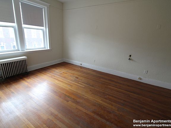 2nd image of 70 Chiswick Rd APT 22