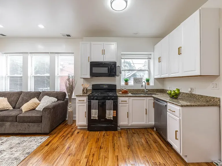 3851 W Ainslie St #1 — Photo 3