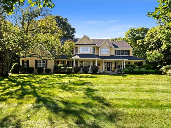 218 Finch Ln, Saunderstown, RI 02874
