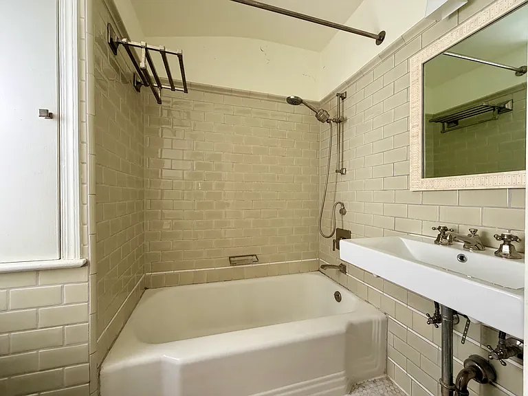 5015 Fulton St NW — Photo 20