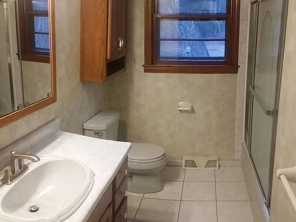 5th image of 314 Auburn St