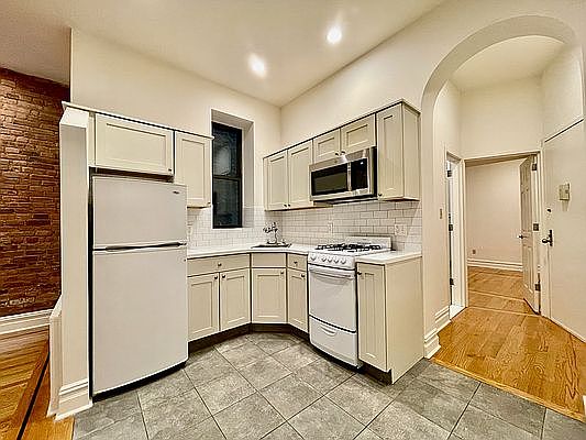 2nd image of 366 Broome St APT 12
