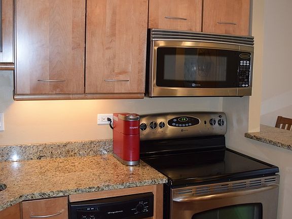 4th image of 2650 N Lakeview Ave APT 4204