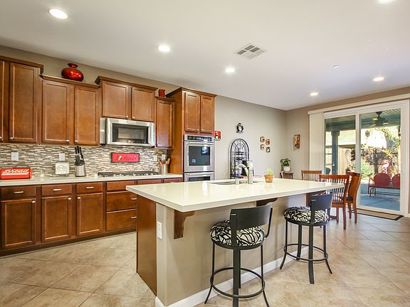 3rd image of 213 Capri Pl