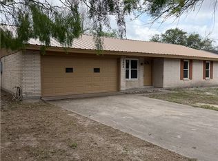 1404 Yellowstone Dr, Beeville, TX 78102