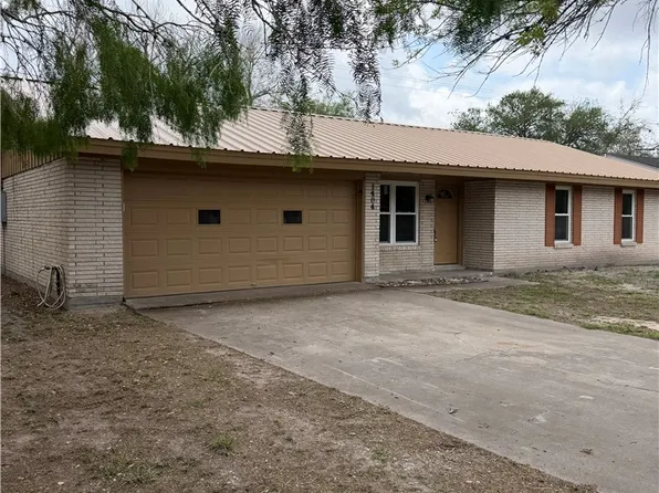 1404 Yellowstone Dr, Beeville, TX 78102