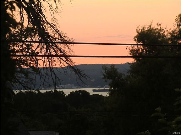 4th image of 27 Dickinson Ave