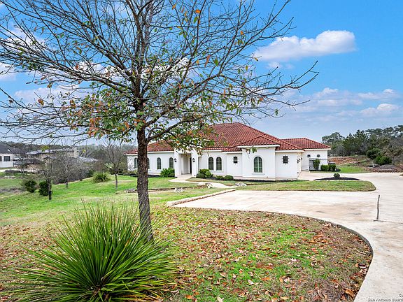 4th image of 832 oak bluff