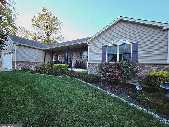 2nd image of 1700 Colonial Dr