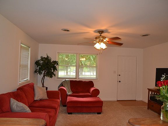 Family rm new carpet & paint