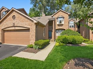 77 Lakeview Dr, Old Tappan, NJ 07675