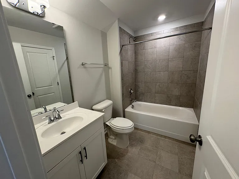 2422 Greshford Ln — Photo 32