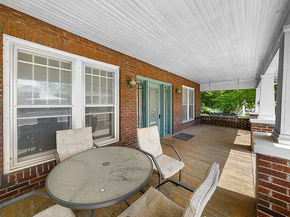 4th image of 302 W Main St
