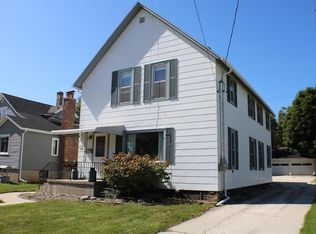 1204 N 8th St, Manitowoc, WI 54220