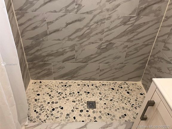 4th image of 1310 Euclid Ave #11