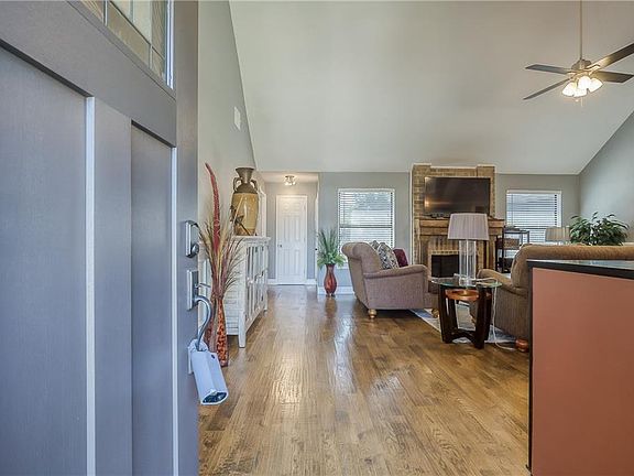3rd image of 4132 Endicott Dr