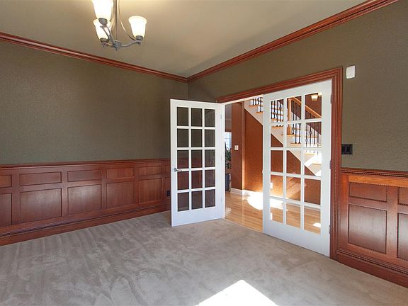 5th image of 2624 Glen Oaks Dr