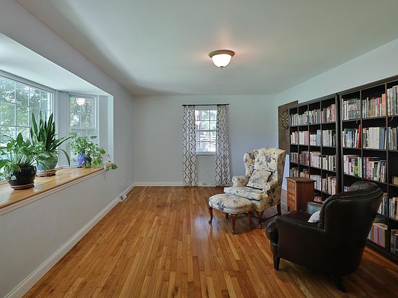 5th image of 5915 Headley Rd
