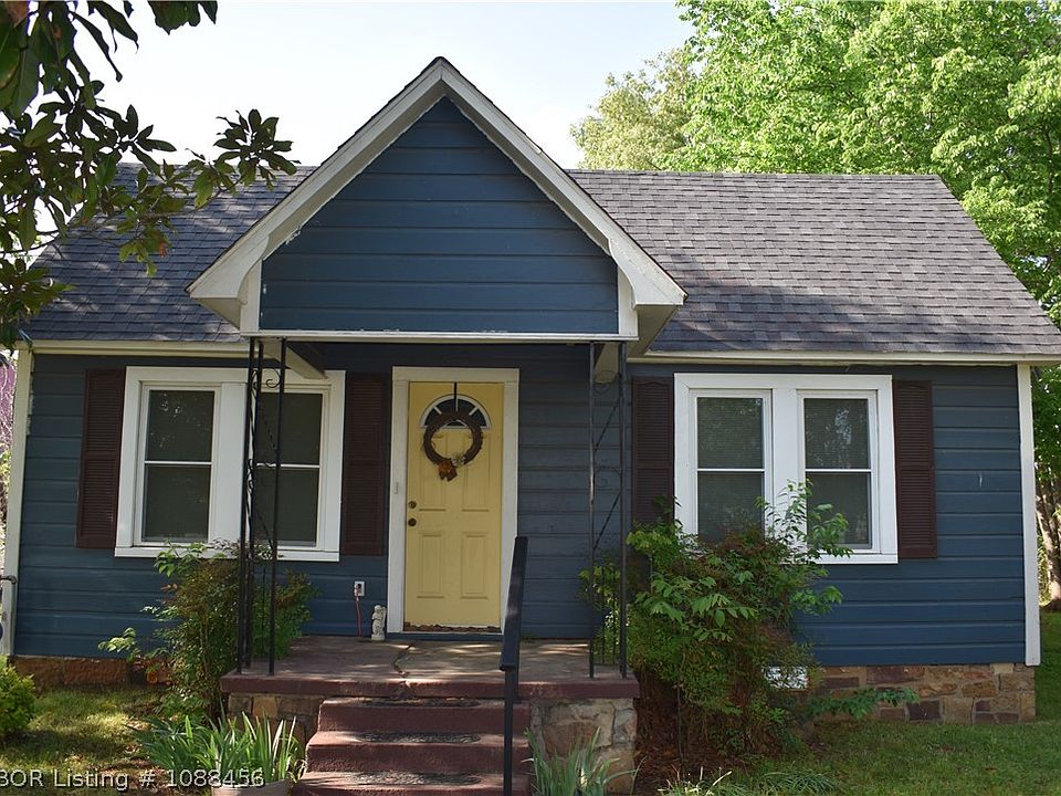 1st image of 761 E Main St