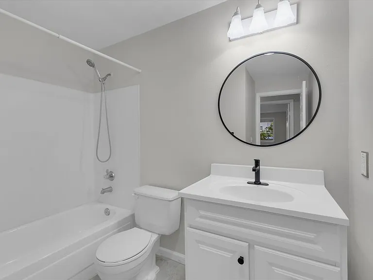 975 Aberdeen Ave NE #D105 — Photo 13