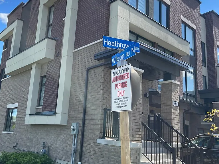 801 Heathrow Path N — Photo 4