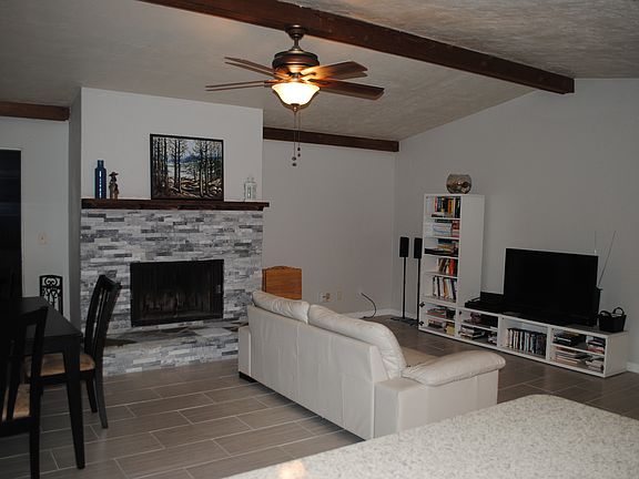 3rd image of 1241 Thomas Dr