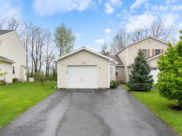 5752 Running Brook Rd, Farmington, NY 14425