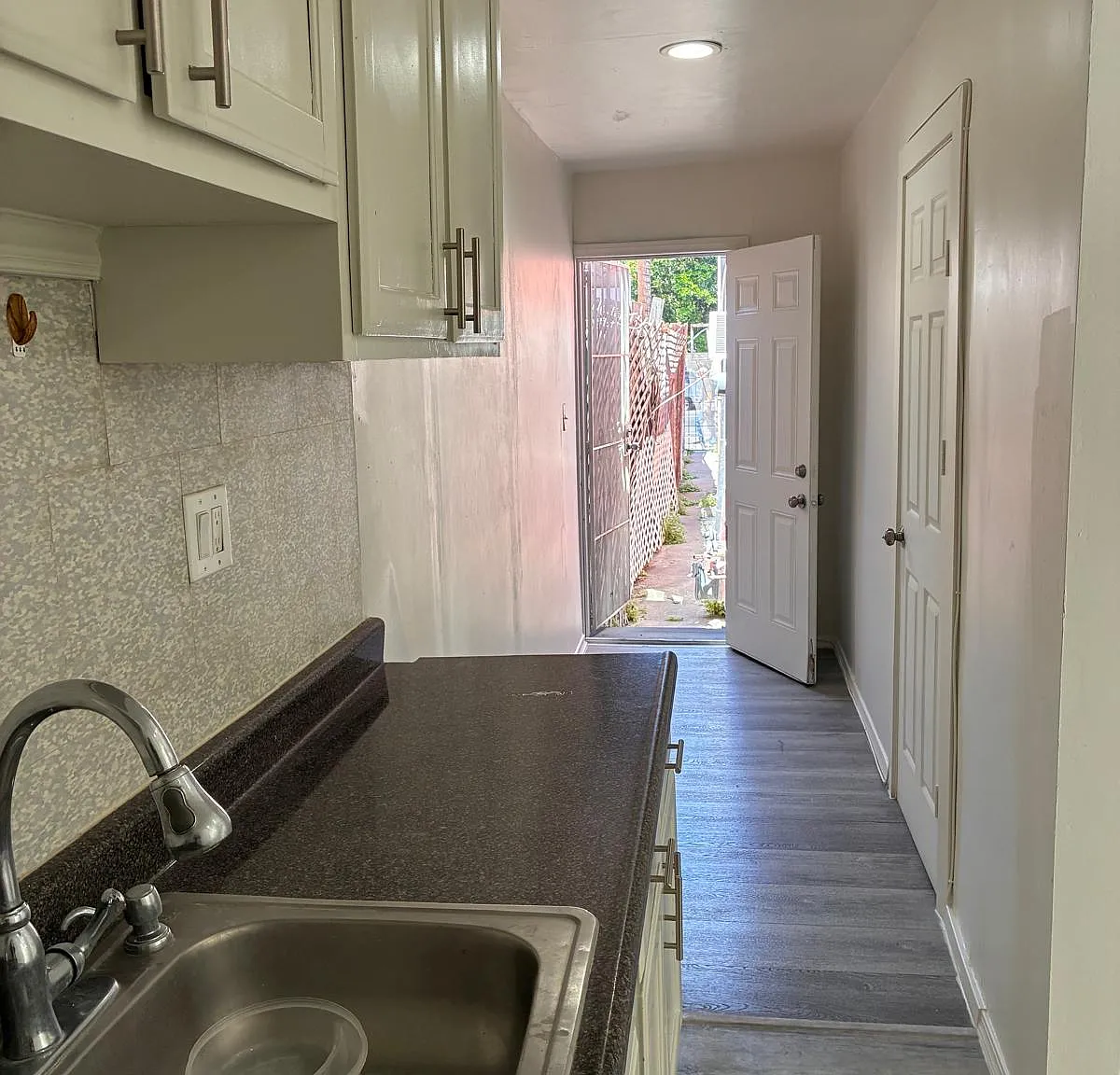 3 bed, 1920 sqft, $2,700 — Photo 3