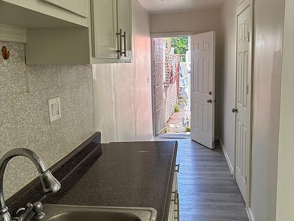 3rd image of 4156 Avalon Blvd