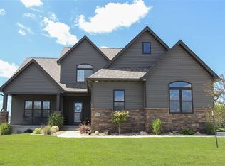 4746 Yellowstone Dr, Waterloo, IA 50701