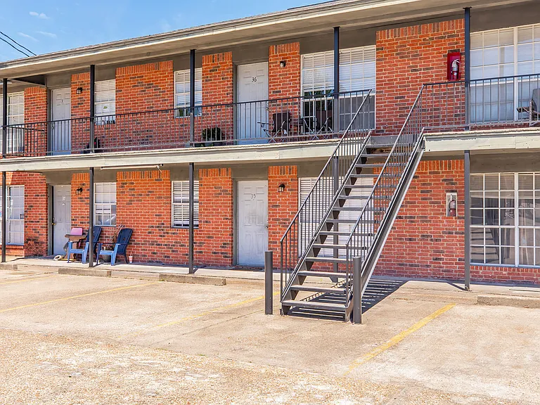 AUSTIN WEST — Photo 14