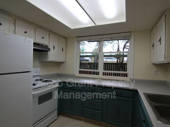 3rd image of 1440 Vega Cir APT 2
