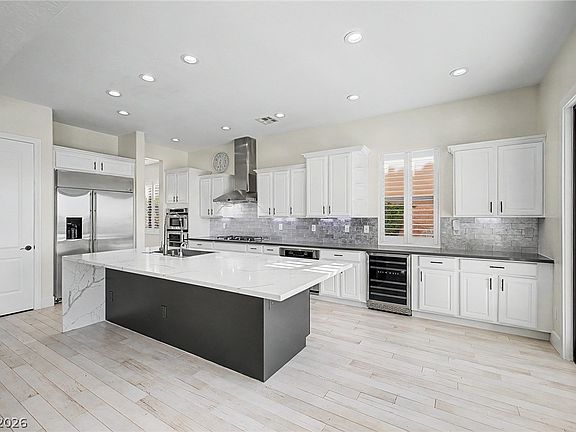 5th image of 2240 Martinique Ave