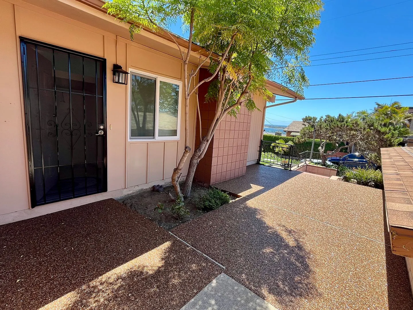 4 Bedroom 2.5 Bathroom Home, Newly renovated Modern finishes Bay and ocean water views Open layout — Photo 4
