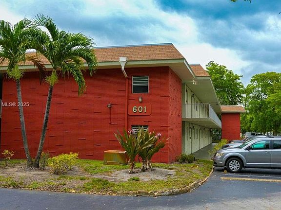 2nd image of 601 S State Road 7 APT 2H