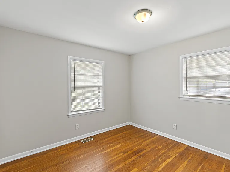 3560 Lansdowne Dr — Photo 13