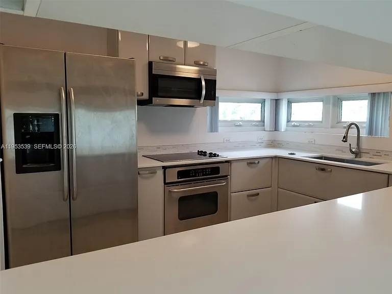 6580 Indian Creek Dr #201 — Photo 30