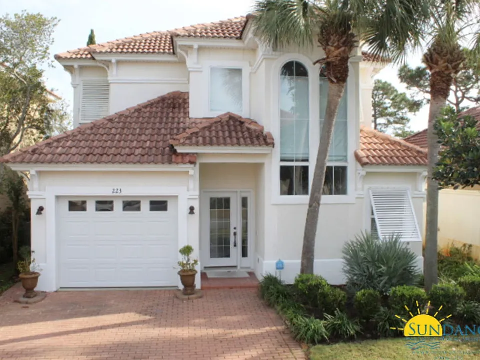 223 Inverrary Dr