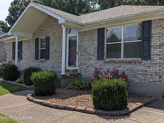 2nd image of 413 River Oaks Dr