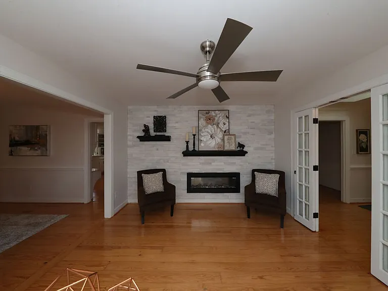 208 Fairfax Way — Photo 27