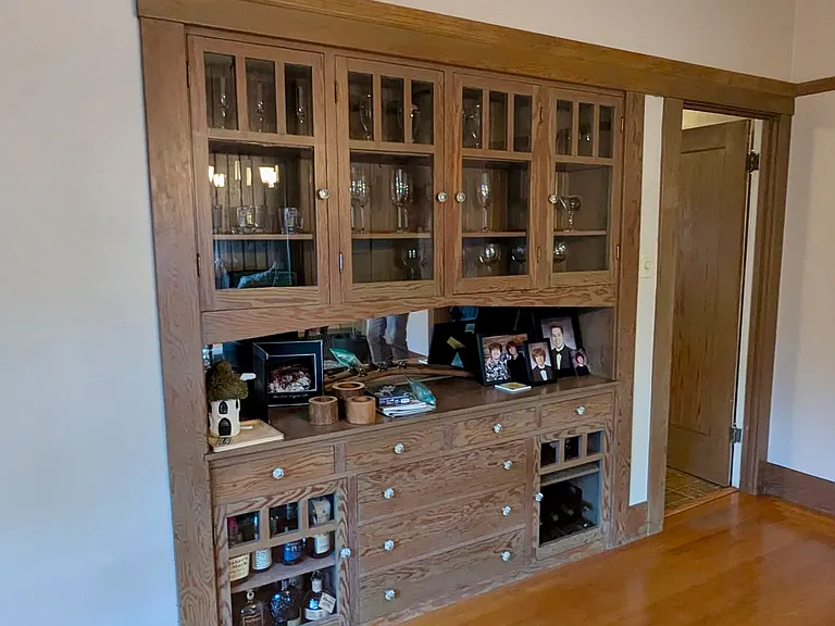Built-in hutch