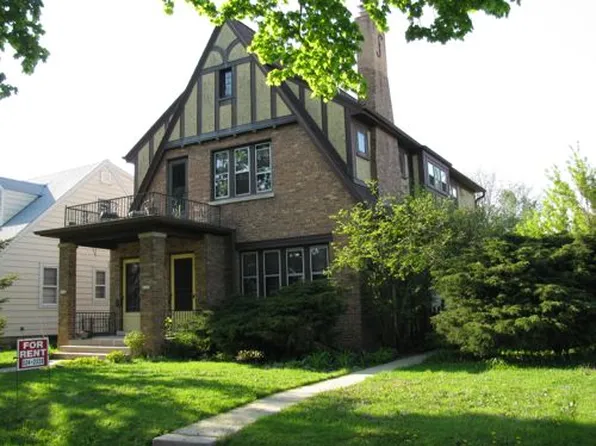 8318 Gridley Ave, Wauwatosa, WI 53213