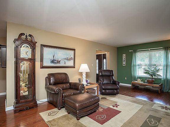 5th image of 3849 Honeybrook Ave