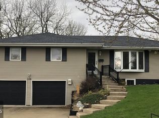 336 Arthur Neu Dr, Carroll, IA 51401