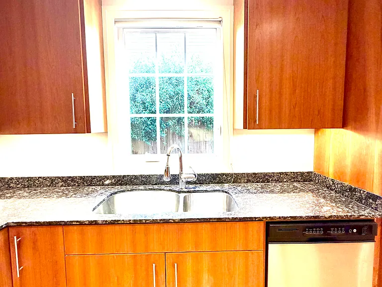 172 Middlecrest Rd — Photo 11