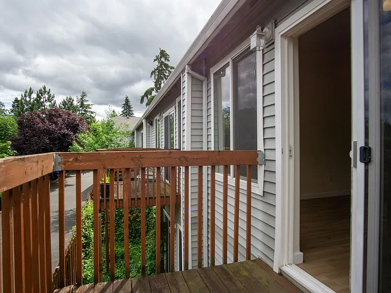 130 SE 105th Ave #C2 — Photo 9
