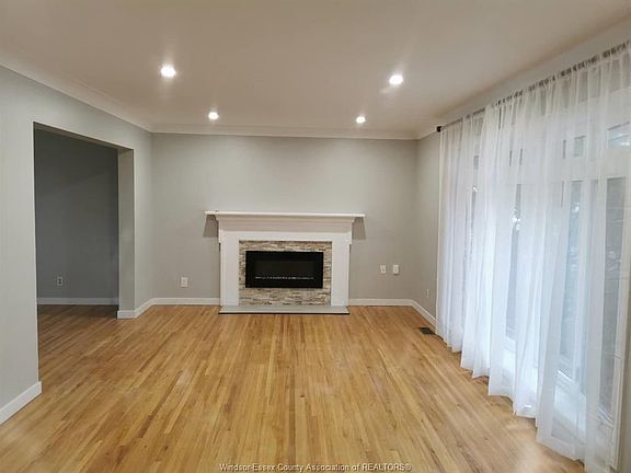 3rd image of 2631 Columbia Ct