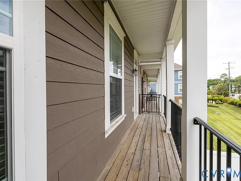 11443 Hayloft Ln — Photo 32